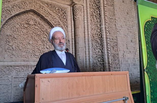 خطیب جمعه اردستان: حقوق بشر اسلامی، پاسخی به ادعاهای دروغین غرب