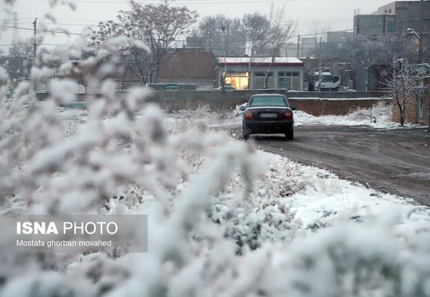 انجام ۸۰‌ کیلومتر برف‌روبی و نمک‌پاشی در جاده‌های رفسنجان/ تردد در دو محور فقط با زنجیرچرخ