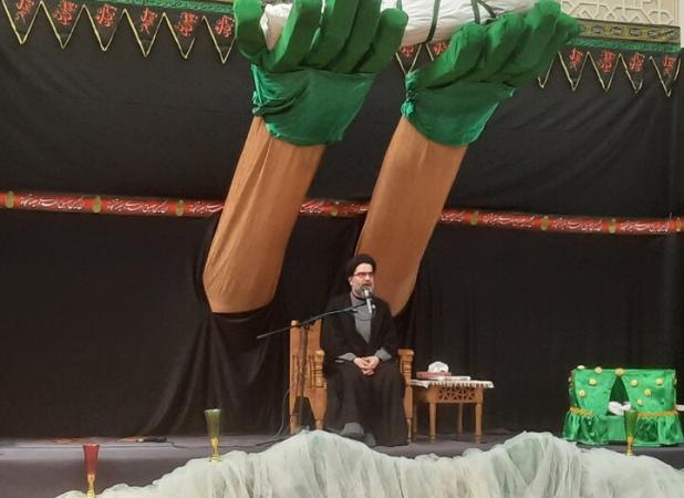 عاشورا قیامی جهانی علیه ظلم است