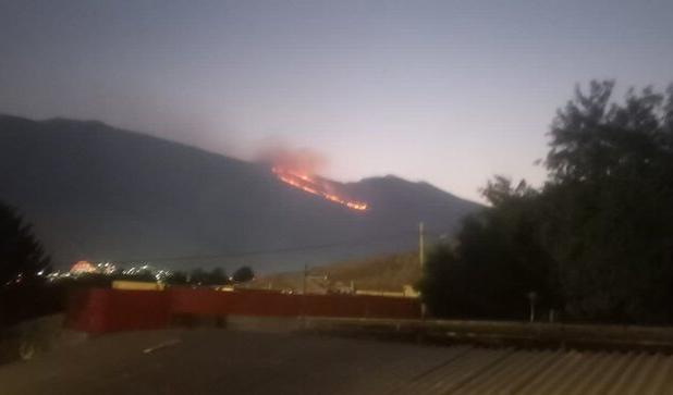 مرادی: ۴ تیم عملیاتی برای اطفای حریق جنگل‌های مرزن آباد اعزام شدند