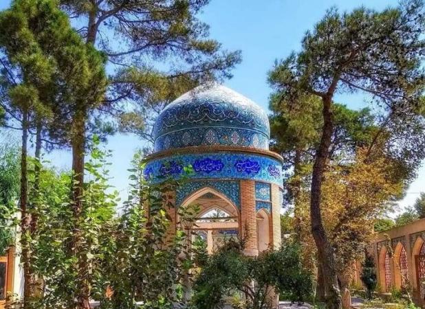 تکیه واله؛ پیوند شعر، خوشنویسی و معماری در تخت فولاد