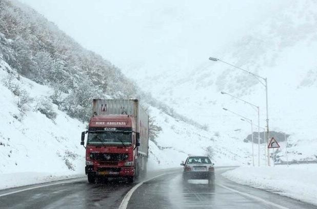 مه گرفتگی و کاهش میدان دید در گردنه اسدآباد