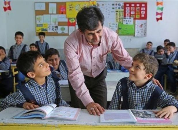 وزارت آموزش‌وپرورش: دانش‌آموزان معلمان نمونه را انتخاب کنند
