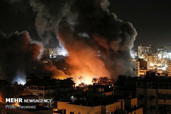 حملات سنگین صهیونیست‌ها علیه غزه؛ چادرهای آوارگان آتش گرفت