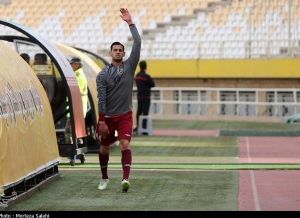 درگیری دروازه‌بان سپاهان در زمان خروج از ورزشگاه آزادی