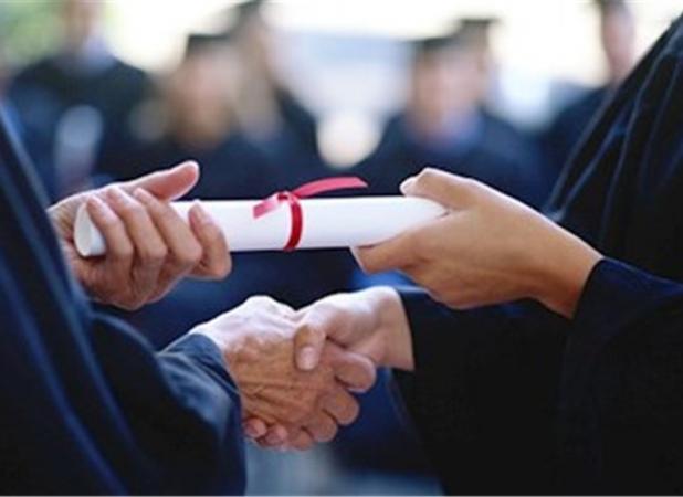 تبدیل وضعیت منتخبین بورس سال آخر به پیمانی و استادیاری