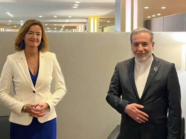 عراقچی با وزیر امور خارجه اسلوونی دیدار کرد
