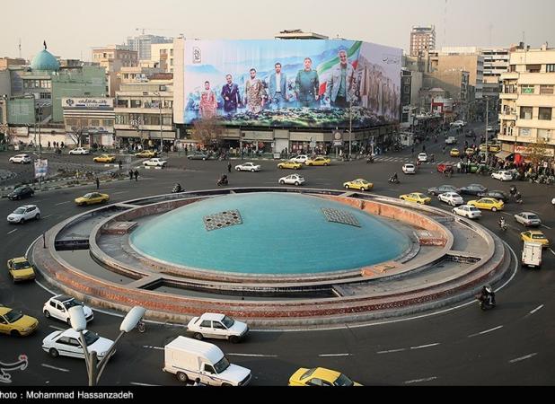 ‍ رونمایی از مجسمه «زانو زنندگان برابر ایران» در میدان انقلاب