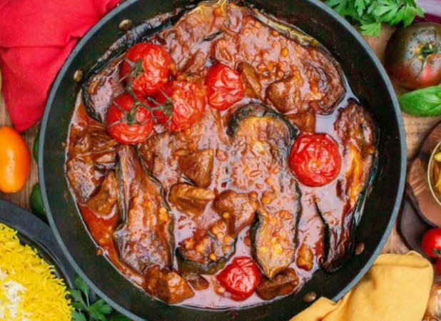 طرز تهیه خوراک گوجه بادمجان ساده با طعمی بی‌نظیر