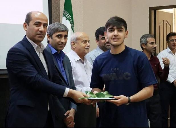 برترین‌های کنکور سراسری در شهرستان دشتی تجلیل شدند
