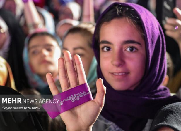 فراجا دختران کشورمان را ارج می‌نهد زیرا که شایسته ارج نهادند