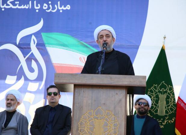 ایستادگی و مقاومت تنها راه مقابله با استکبار است