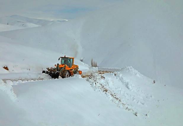 سامانه بارشی راه ۱۴۹ روستای کردستان را مسدود کرد