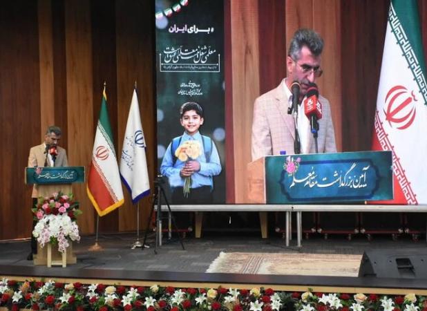 «معلمان» ستون فقرات توسعه و سرمایه‌های اصلی نظام تعلیم و تربیت هستند