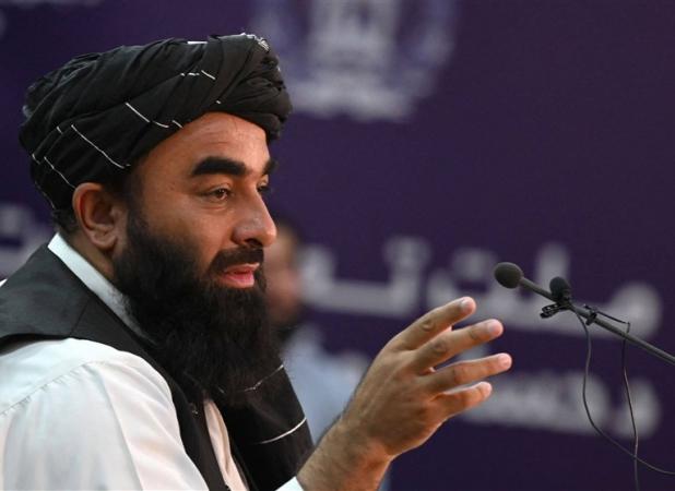 مجاهد: ادعای قاچاق سلاح از افغانستان کذب است