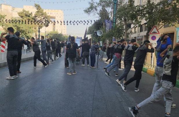 دسته‌روی هیئت محمد رسول الله روستای ناوه در مشهد مقدس