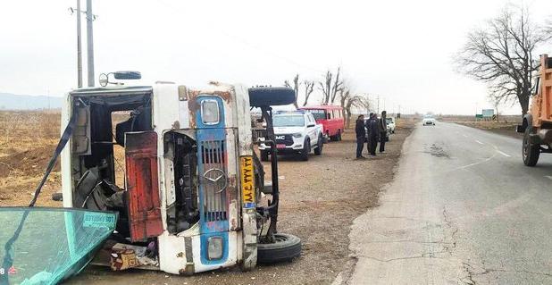 واژگونی مینی‌بوس سرویس دانش‌آموزی؛ ۱۵ مصدوم راهی بیمارستان شدند