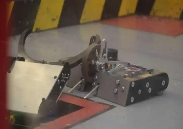 مسابقه‌ای در انگلیس روبات‌ها را به جان هم انداخت