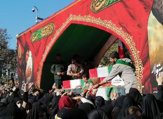  پیکر مطهر ۱۰ شهید گمنام در ساری همزمان با سالروز شهادت حضرت فاطمه (س) تشییع شد