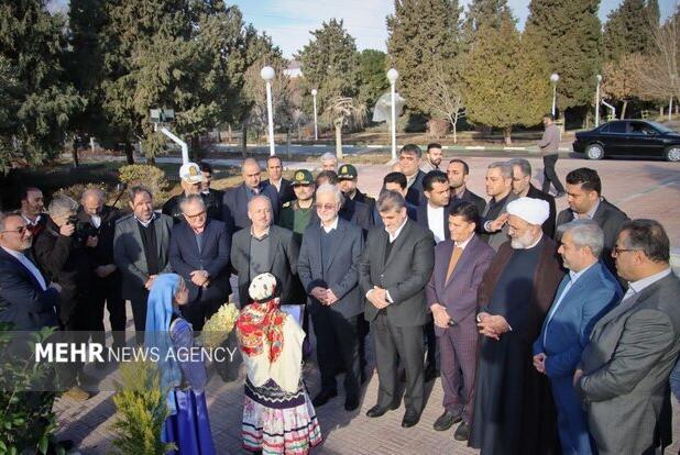 وزیر کشور به سمنان سفر کرد؛ افتتاح ۱۳۸۸ واحد مسکونی؛ مؤمنی: بن بستی در حوزه انرژی وجود ندارد