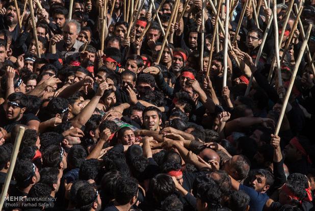 استقرار ۹ تیم آتش نشانی کاشان در مراسم قالیشویان مشهد اردهال