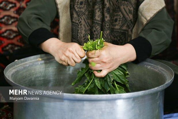 پخت ۲.۵ تُن حلیم در روستای زان همزمان با شب شهادت حضرت زهرا(س)