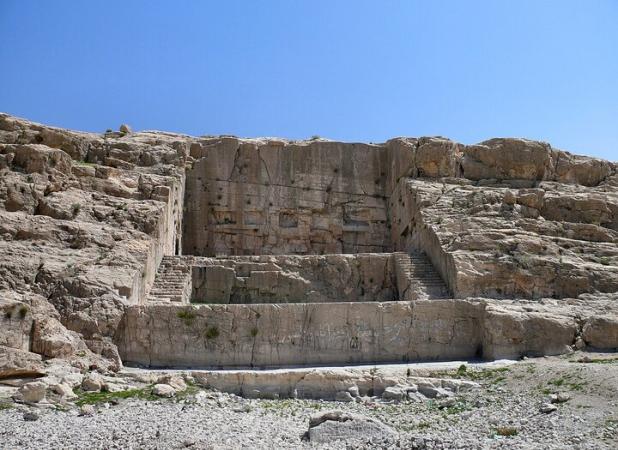 یادگاری‌نویسان بر «ایوان قدمگاه» تحت پیگرد قضایی قرار گرفتند