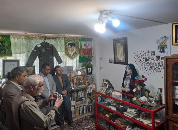 روایت مهرورزی یک معلم بیرجندی؛ از روایتگری شهیدان تا حمایت از محرومان