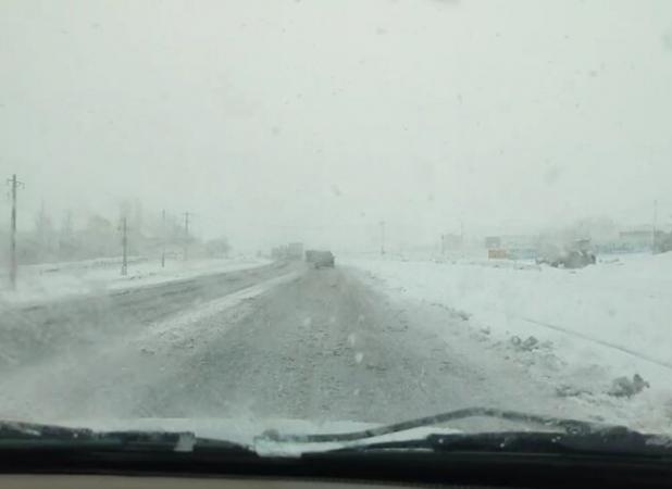 وضعیت تردد در جاده قدیم بستان‌آباد به تبریز درپی بارش برف