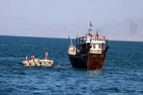 شناور حامل سوخت قاچاق در آب‌های استان بوشهر توقیف شد