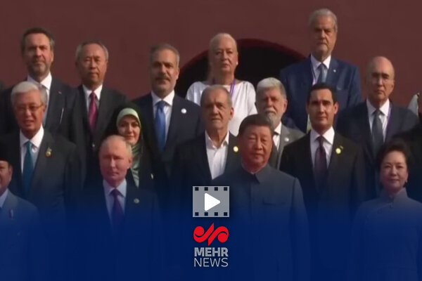 عکس یادگاری سران شرکت کننده در مراسم رژه سالروز پیروزی مردم چین