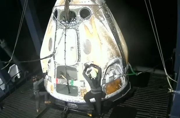 فضانوردان «کرو ۱۱» به زمین بازگشتند