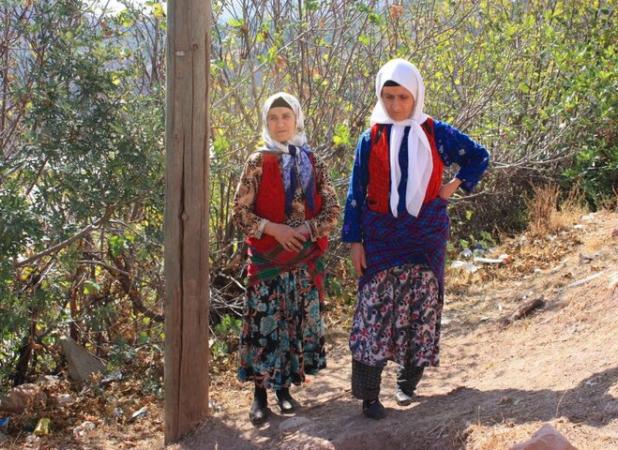 چارقدهای رنگی و ارخالق‌های بلند؛ قصه پوشش در قزوین قدیم