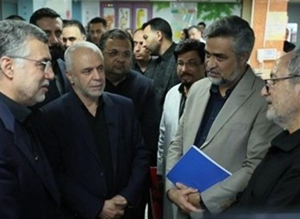 عیادت وزیر بهداشت از بازمانده ۵ ساله خانواده شهید رایان قاسمیان