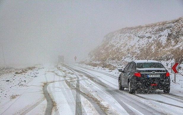 تردد در محورهای غرب کردستان تنها با زنجیرچرخ امکان‌پذیر است
