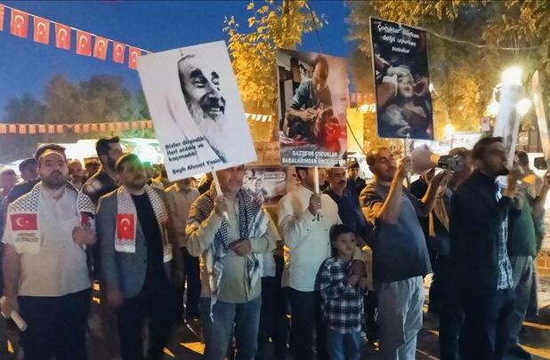 راهپیمایی مردم شهرهای مختلف ترکیه در حمایت از «کاروان صمود»