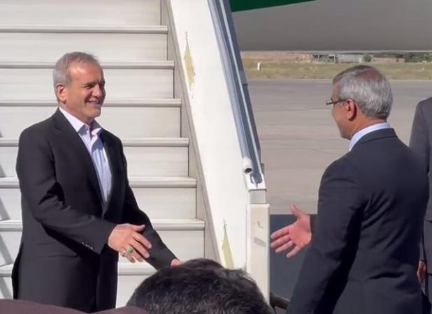 لحظه ورود رئیس جمهور به مشهد