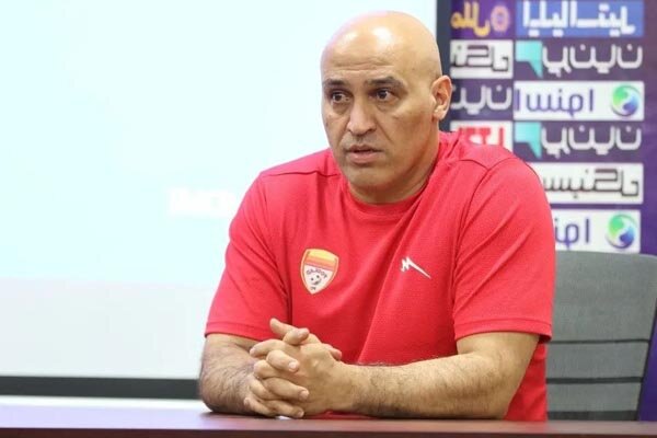 علیرضا منصوریان سرمربی فولاد خوزستان باقی ماند