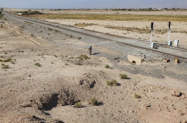 جابجایی ریل راه‌آهن از جوار «تپه حصار دامغان»