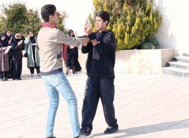 روایت ایستادگی مردم با اجرای نمایش خیابانی «در حوالی تجریش»