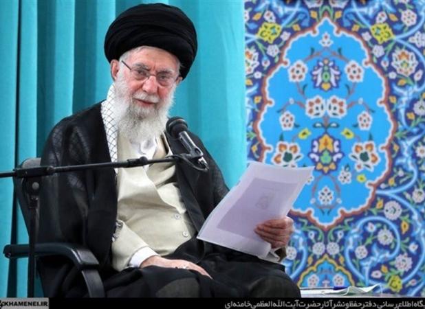 استفتاء از امام خامنه‌ای؛ آیا نماز در محل تحصیل کامل است؟