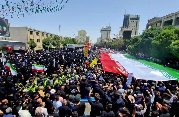 روایت یک روز باشکوه از مراسم تشییع شهدا در مشهد