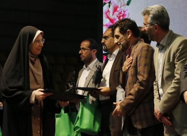 تجلیل از فرهیختگان عرصه علم و اخلاق در استان سمنان