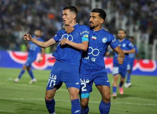 تصویر عاشقانه‌ای که ستاره استقلال منتشر کرد