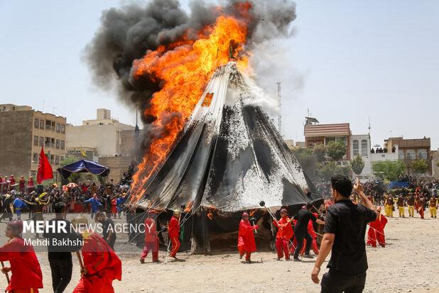 مراسم خیمه‌سوزان عصر عاشورا در محله ۱۳ آبان شهرری برگزار شد