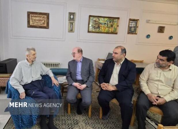 تجلیل مسئولان لنگرود از پدر علم فیزیولوژی گیاهی ایران
