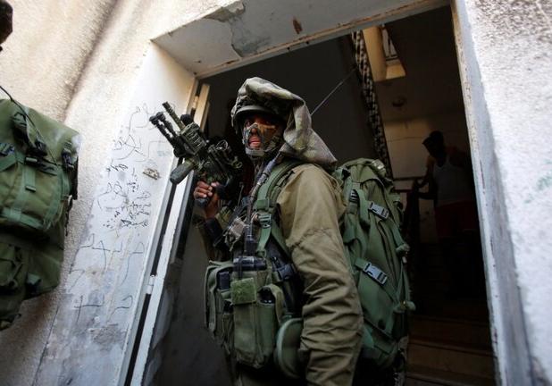 یورش نظامیان صهیونیست به الخلیل و بازداشت جوانان فلسطینی