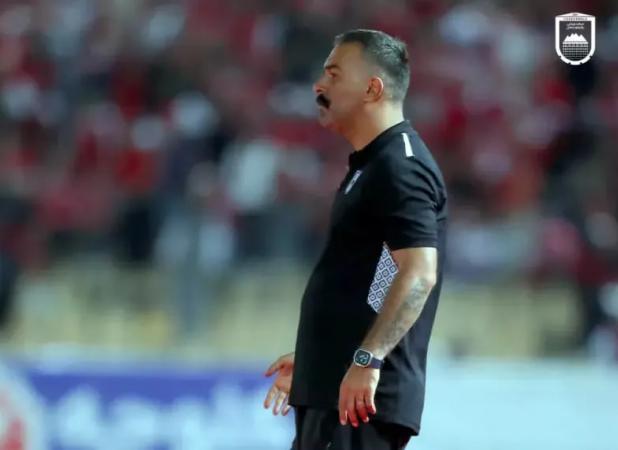 حمایت چادرملو از حنیف در مقابل شعارهای پرسپولیسی‌ها