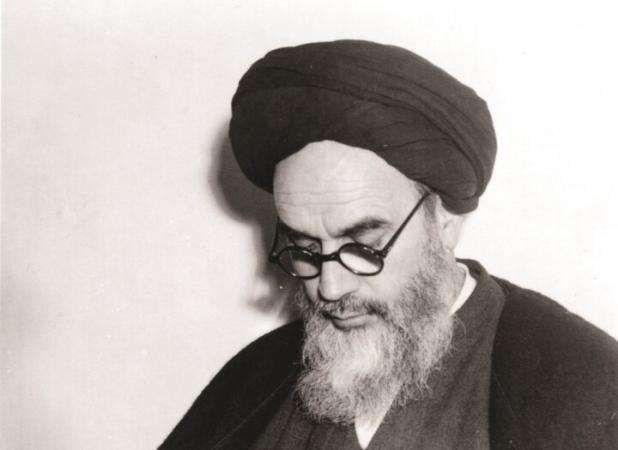 امام خمینی (ره) «رسانه» را در رأس امور می‌داند