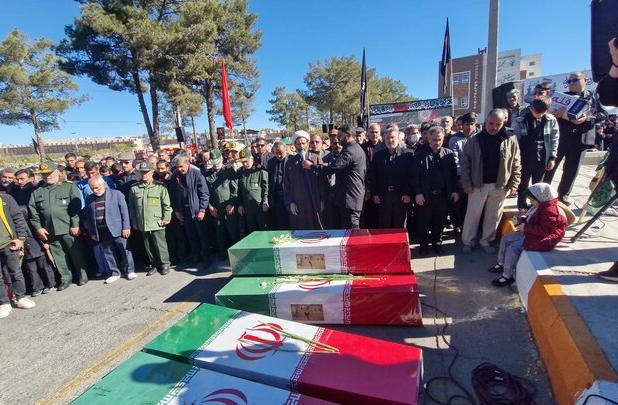 اقامه نماز بر پیکر شهدای گمنام در بیرجند